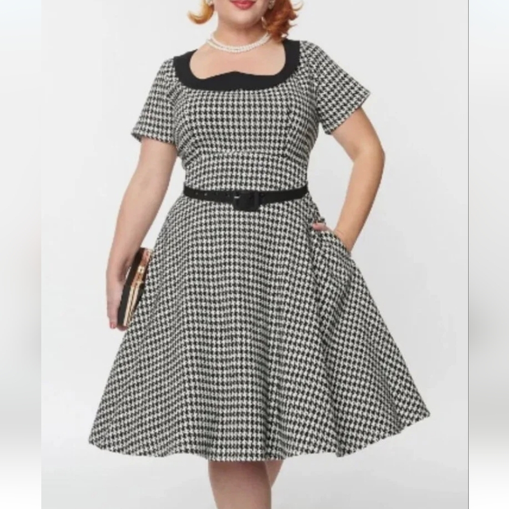 1950s Black & White Houndstooth Collared Swing Dress